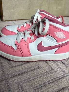Air Jordan 1 Mid Valentines Pink Shoes DQ8423-616 Youth-size 1Y